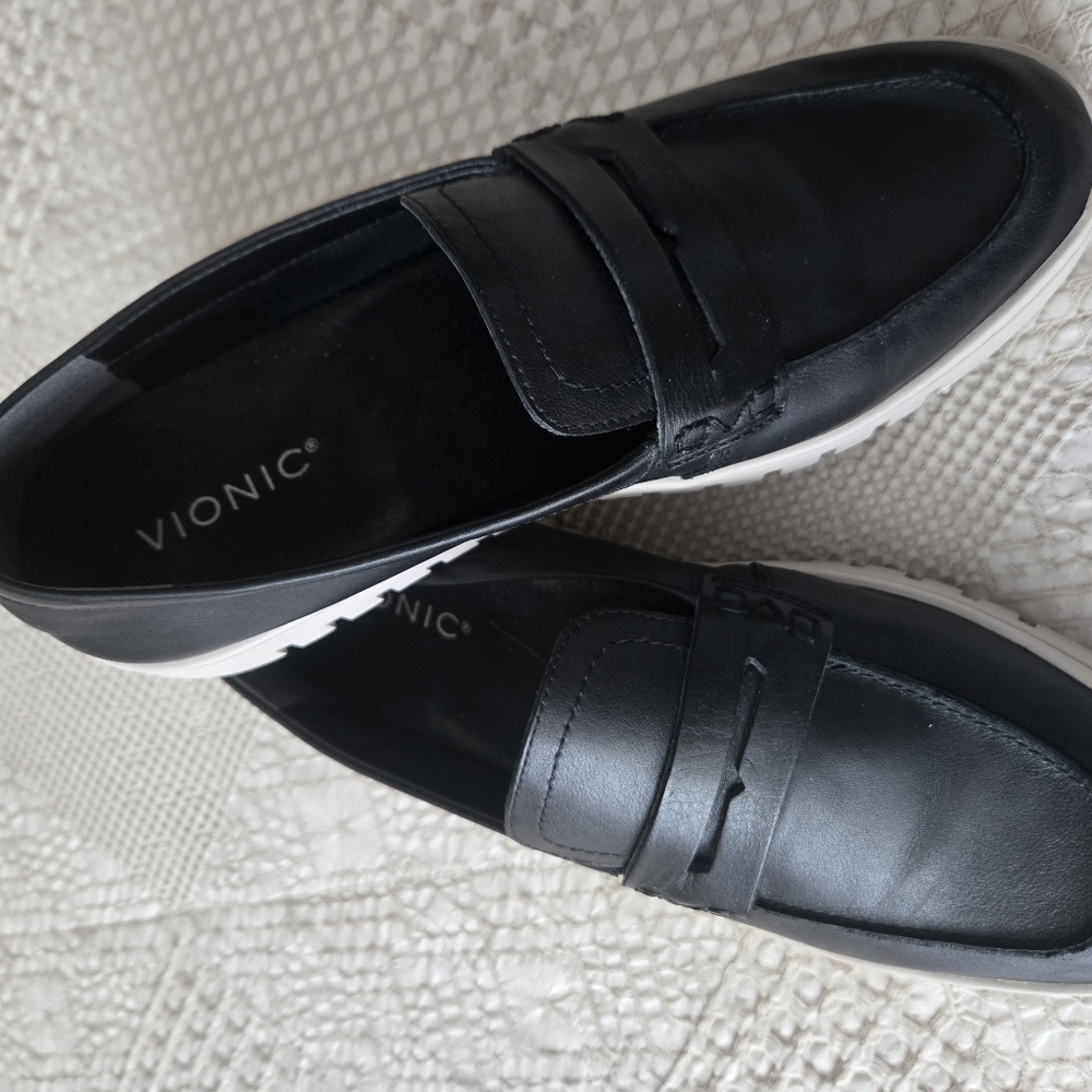Vionic Women's Uptown Loafers